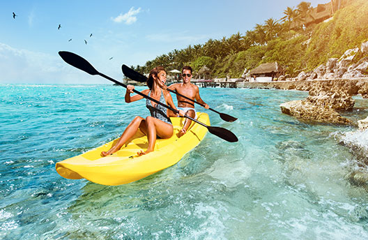 A couple having a ride in kayak in Isla Mujeres